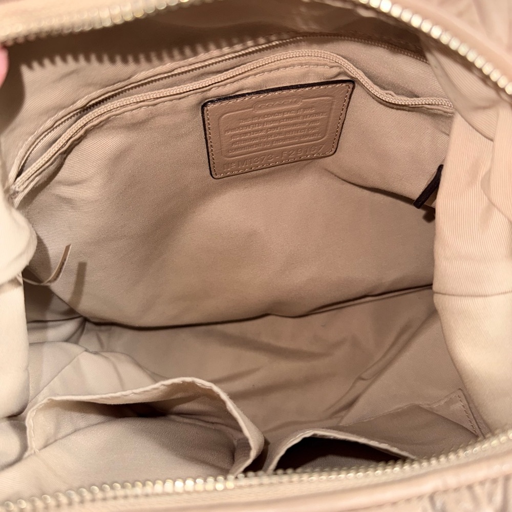 Elegant Tan Leather Shoulder Bag - Picture 7 of 7